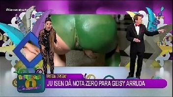 Ju isen gostosa mostrando o seu cu verde