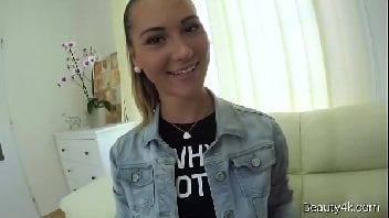 Porno jovem com essa linda loira magrinha transando cheia de tesão Porno jovem com essa linda loira magrinha transando cheia de tesão