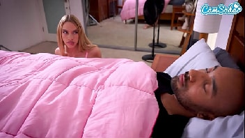 Loira vadia trepando com um negão Loira vadia trepando com um negão