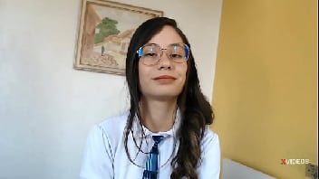 Sexo anal virgem levando muita rola