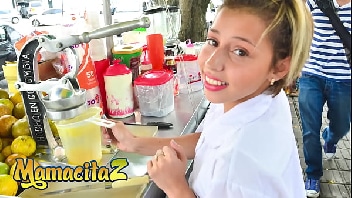 Xnxvideo socando na buceta da novinha no sofá
