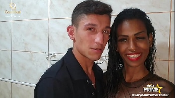 Novinha favelada transando gostoso com o novinho