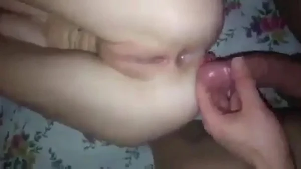 Novinha safada leva pica no cu até o talo e geme de prazer