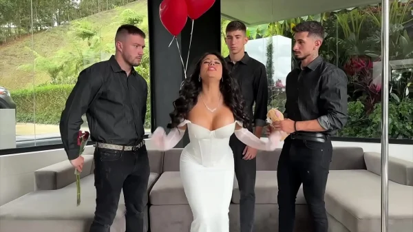 Morena Peituda Arrebentada no Gangbang